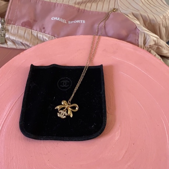 estate gold bow necklace and charm